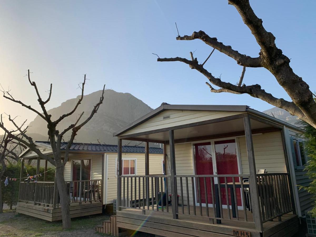 Camping Oliana Exterior photo